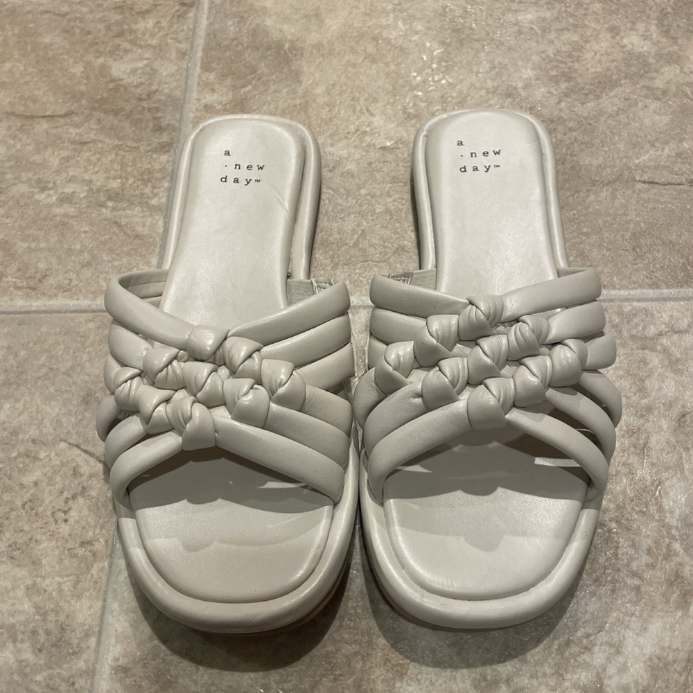 A New Day Dulce Padded Knot Slide Sandals Beige Size 5.5